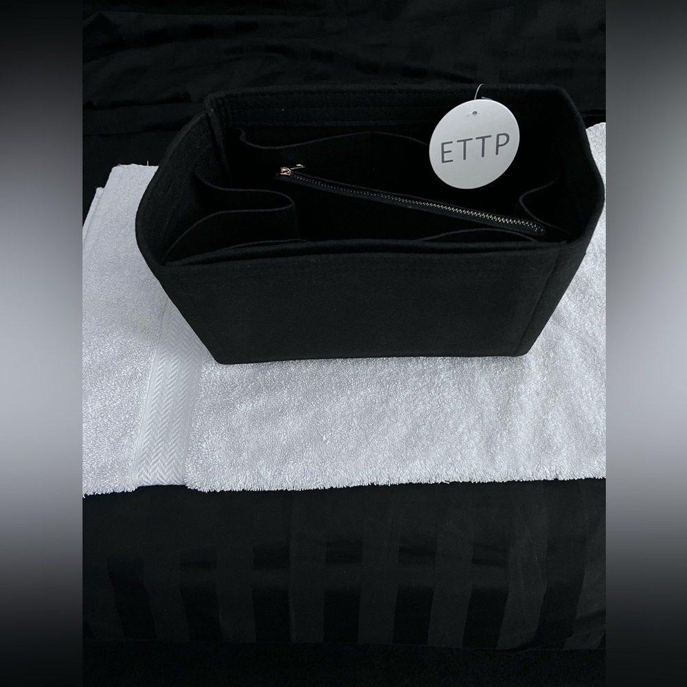 🔥Coach Black Cowhide Leather Shoulder Bag. Excellent Used Condition. - Picture 12 of 12